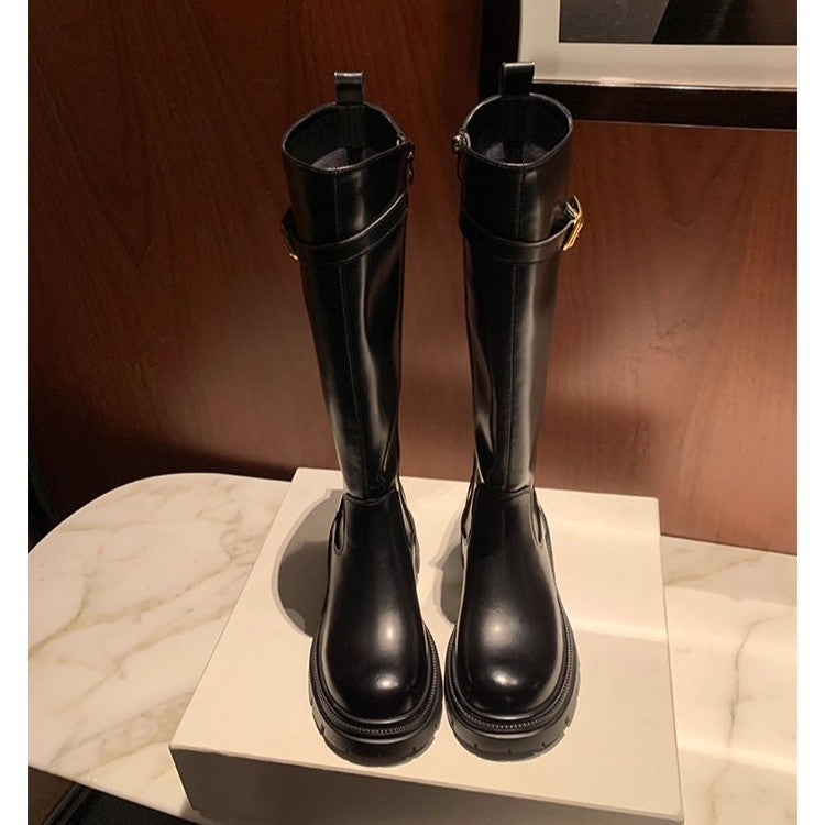 Damen Kniestiefel mit profilierter Lug‑Sohle und dekorativem Schnallenriemen Nord Taschen