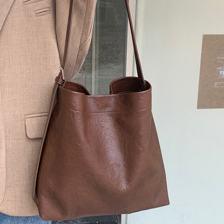 Damen Hobo-Tasche mit abnehmbarem Kosmetiktäschchen und elegantem Faltendesign Nord Taschen