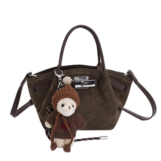 Damen stilvolle Handtasche mit abnehmbarem Plüschanhänger Nord Taschen