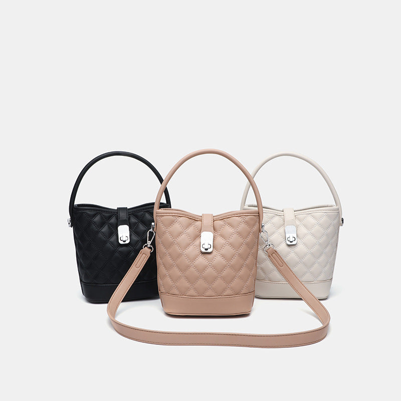 Damen Schultertasche mit quadratischem Korpus und glänzendem Steppmuster Nord Taschen