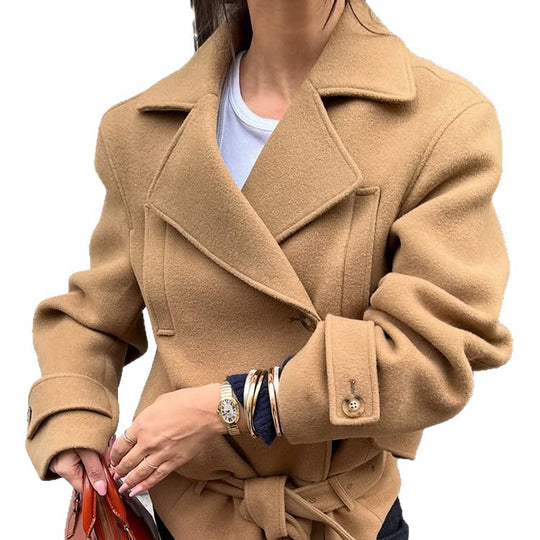 Damen Taillierter Wollmix-Kurzmantel mit Bindegürtel, breitem Revers und Knopfmanschetten Nord Taschen
