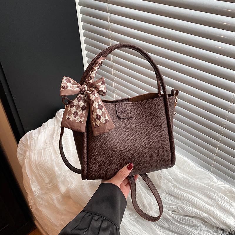 Damen Handtasche mit strukturiertem Kunstleder und elegantem Innenfach Nord Taschen