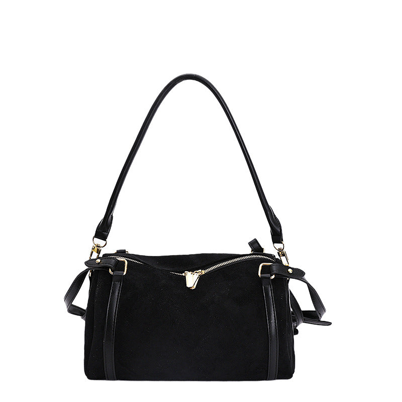 Damen Schultertasche aus weichem Wildleder mit eleganten Details Nord Taschen