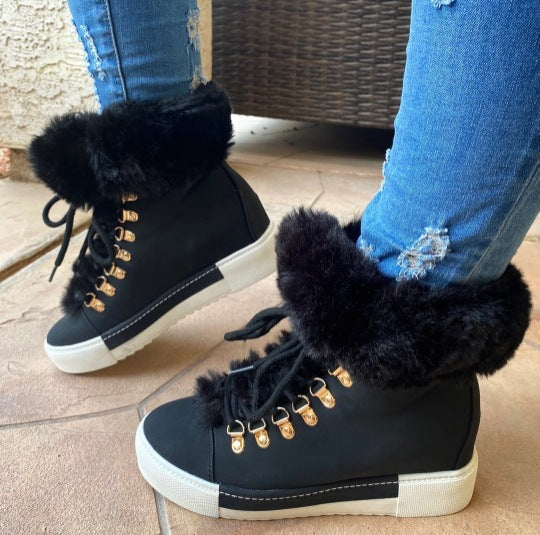 Damen Gefütterte High-Top Sneaker-Boots mit Kunstfellkragen und dekorativer Schnürung Nord Taschen