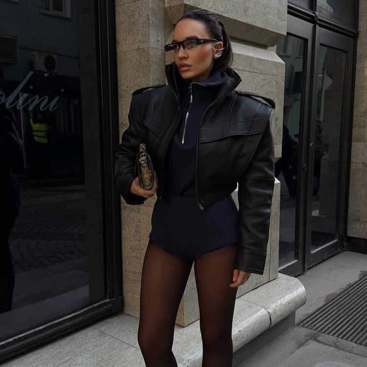 Damen Kurze vegane Lederjacke mit markanter Schulterstruktur und Cropped-Schnitt Nord Taschen