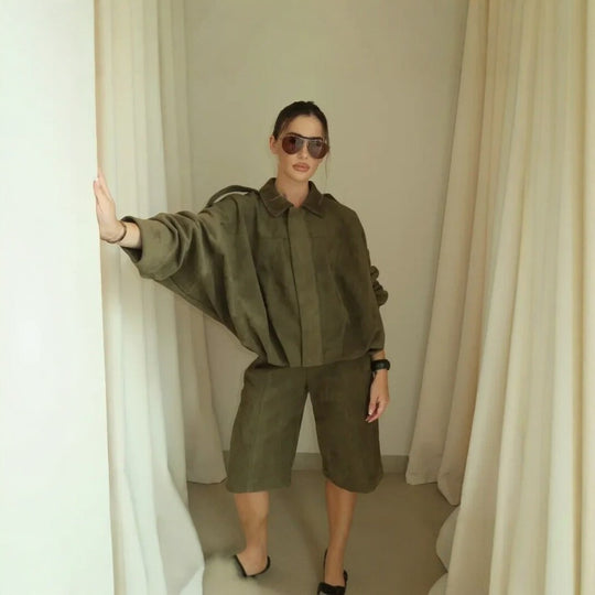 Damen Oversize Cropped Veloursblouson mit Tunnelzug-Bund und Schulterpatten Nord Taschen