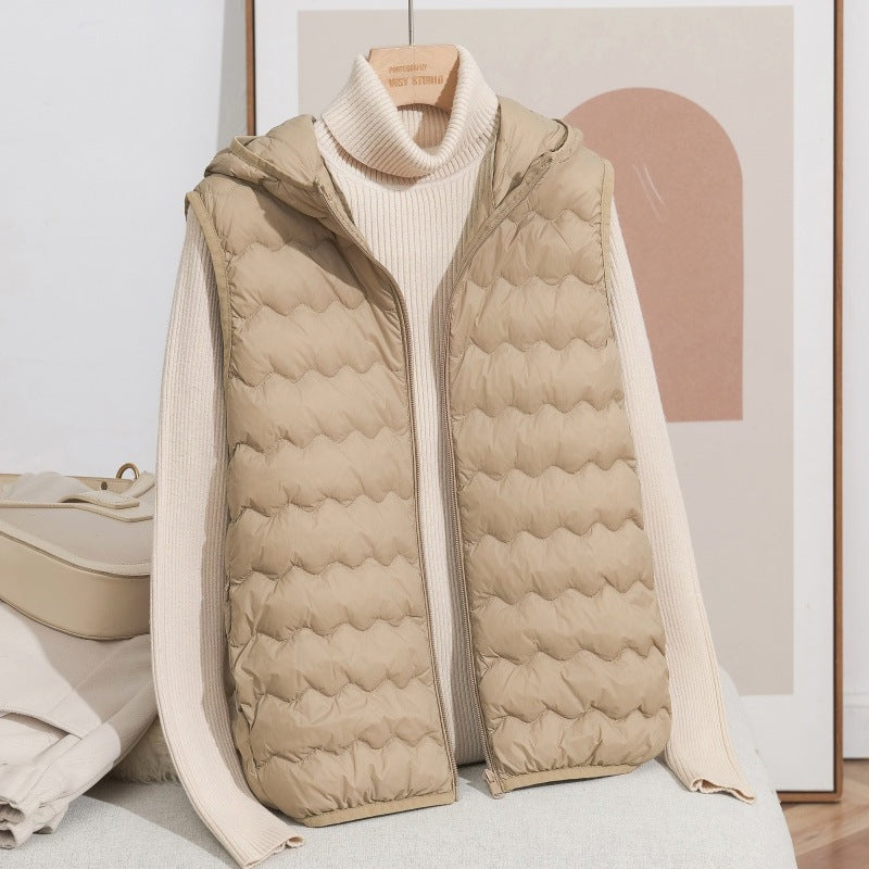 Damen Ultraleichte Kapuzen-Steppweste mit ergonomischer Wellensteppung und kompaktem Packformat Nord Taschen