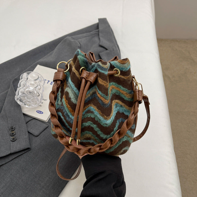 Damen modische Bucket Bag mit verspieltem Muster Nord Taschen