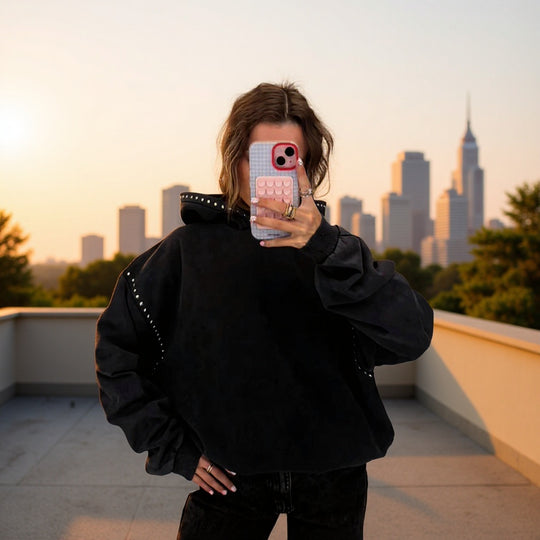 Damen Oversized Kapuzenpullover mit Nietenbesatz und Ballonärmeln Nord Taschen
