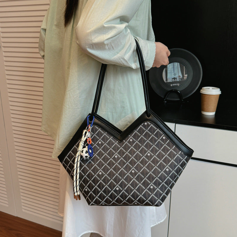 Damen Shopper Tasche mit modernem Karomuster und exquisiten Details Nord Taschen