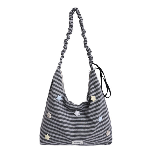 Damen Hobo-Tasche mit dekorativem Kordelzug und charmanten Applikationen Nord Taschen