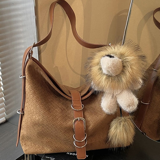 Damen geflochtene Hobo-Tasche aus hochwertigem Kunstleder mit dekorativem Anhänger Nord Taschen