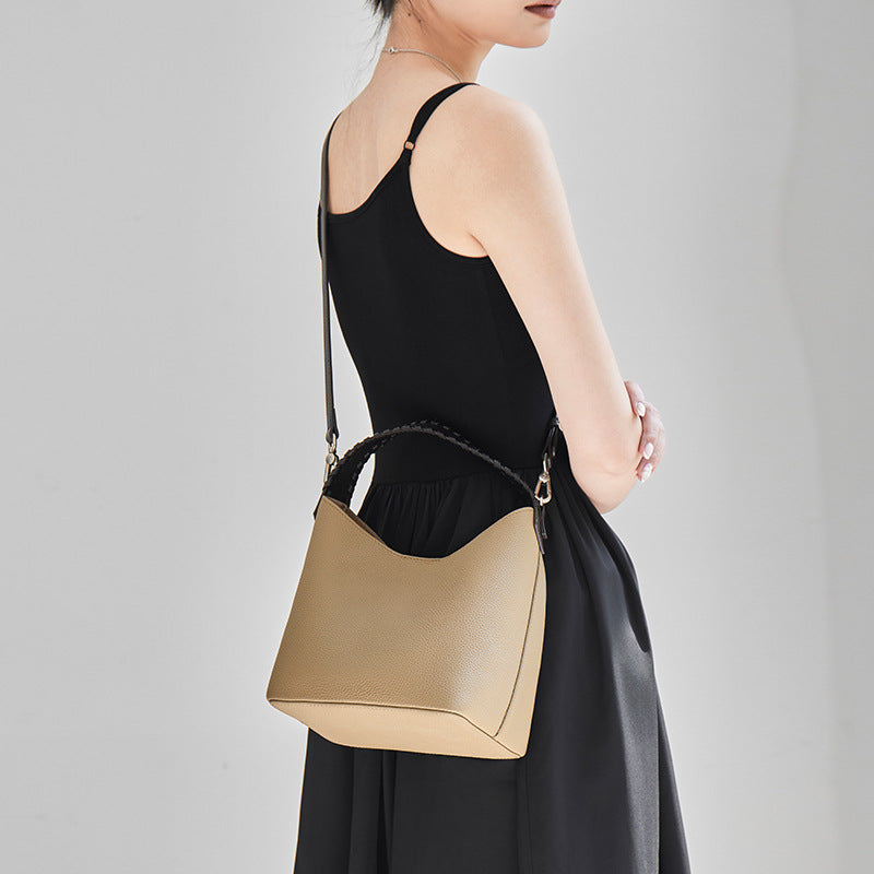 Damen Hobo-Tasche mit geflochtenem Tragegriff und weicher Lederstruktur Nord Taschen