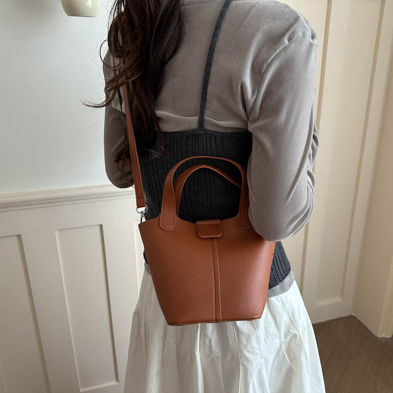 Damen Handtasche aus strukturiertem Kunstleder mit praktischem Magnetverschluss Nord Taschen