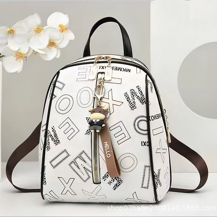 Damen Rucksackhandtasche mit modernem Schriftzug und charmantem Anhänger Nord Taschen