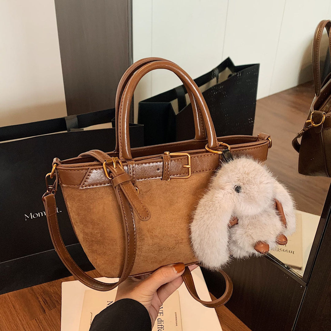 Damen elegante Handtasche mit flauschigem Anhänger Nord Taschen