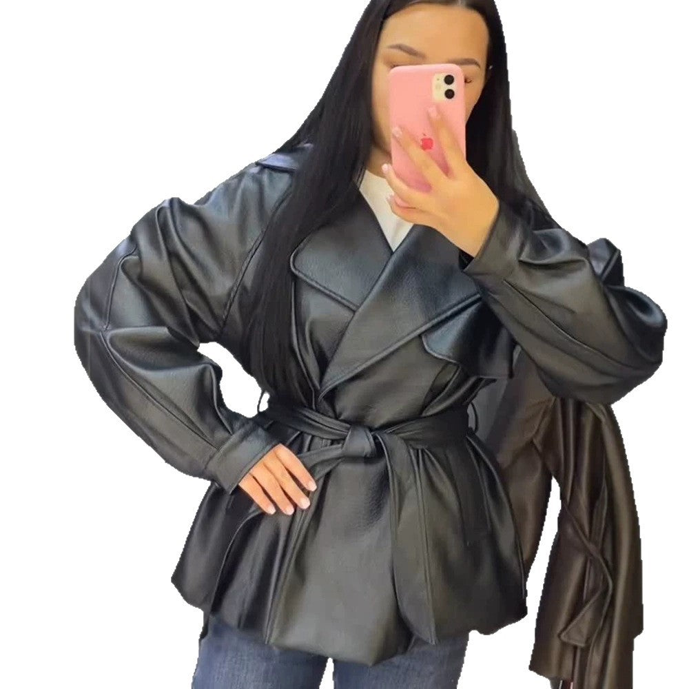 Damen Kurze Kunstleder-Wickeljacke mit Taillengürtel und übergroßem Revers Nord Taschen