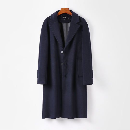 Herren Maxilanger Wollmantel mit cleanem Schnitt, schmalem Revers und innenliegendem Futter Nord Taschen