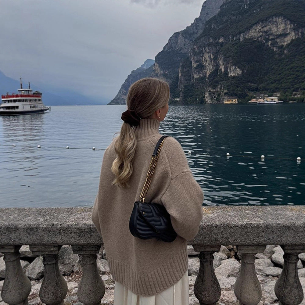 Damen Oversize Rollkragenpullover aus Feinstrick mit überschnittenen Schultern und gerippten Bündchen Nord Taschen