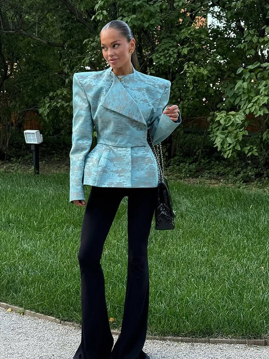 Damen Taillierter Jacquard-Blazer mit betonten Schultern, Schößchen und asymmetrischem Revers Nord Taschen