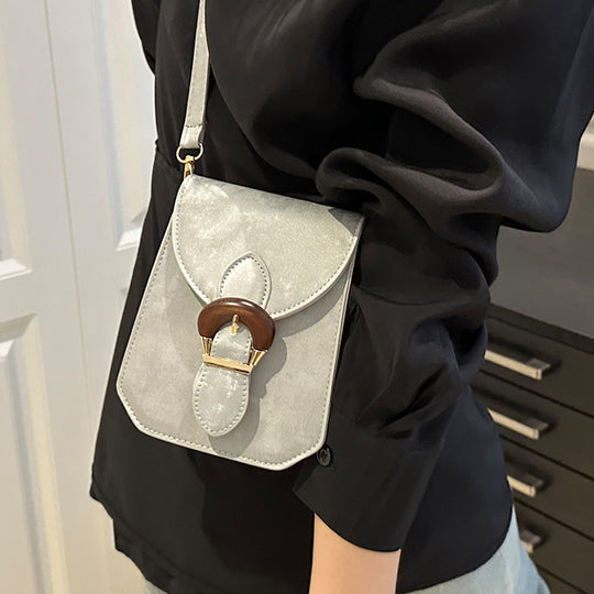 Damen Umhängetasche mit verstellbarem Riemen und stilvollem Holzverschluss Nord Taschen