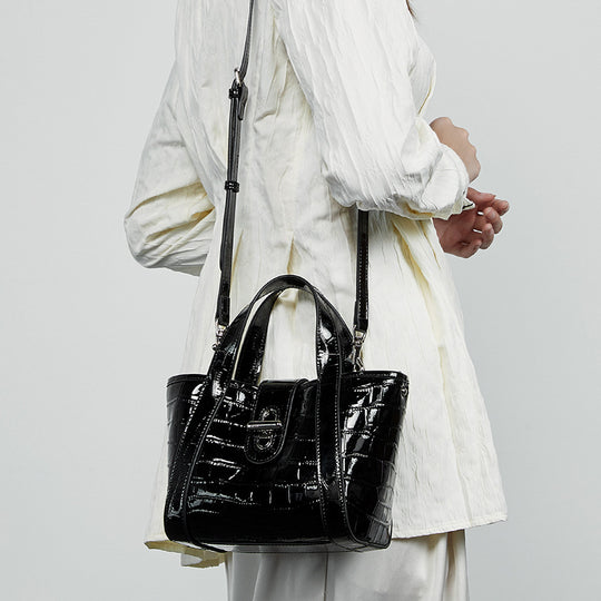 Damen Handtasche mit eleganter Krokodilprägung und abnehmbarem Schultergurt Nord Taschen