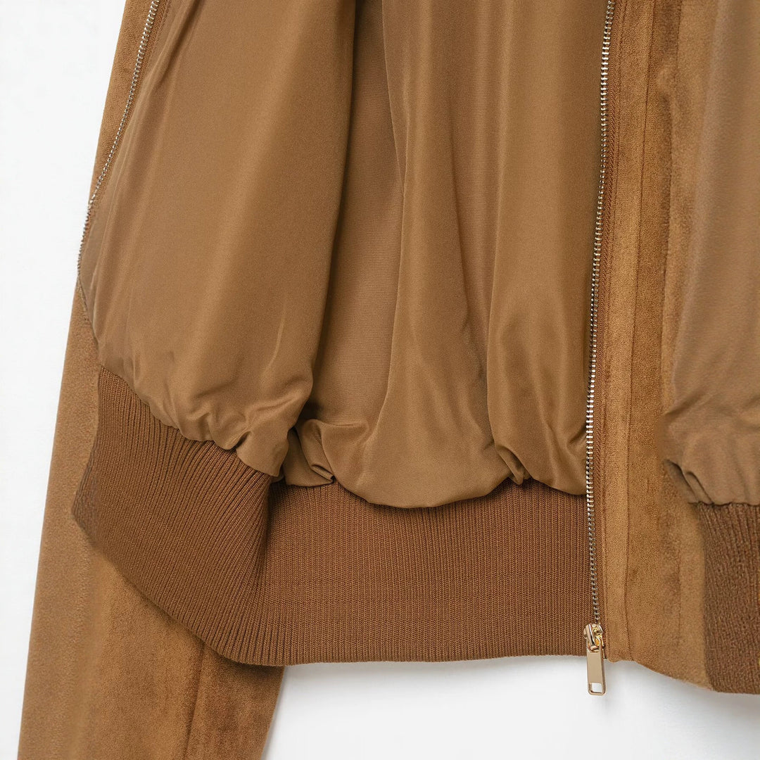 Damen kurzgeschnittene Wildleder-Bomberjacke mit hohem Rippkragen und Pattentaschen Nord Taschen