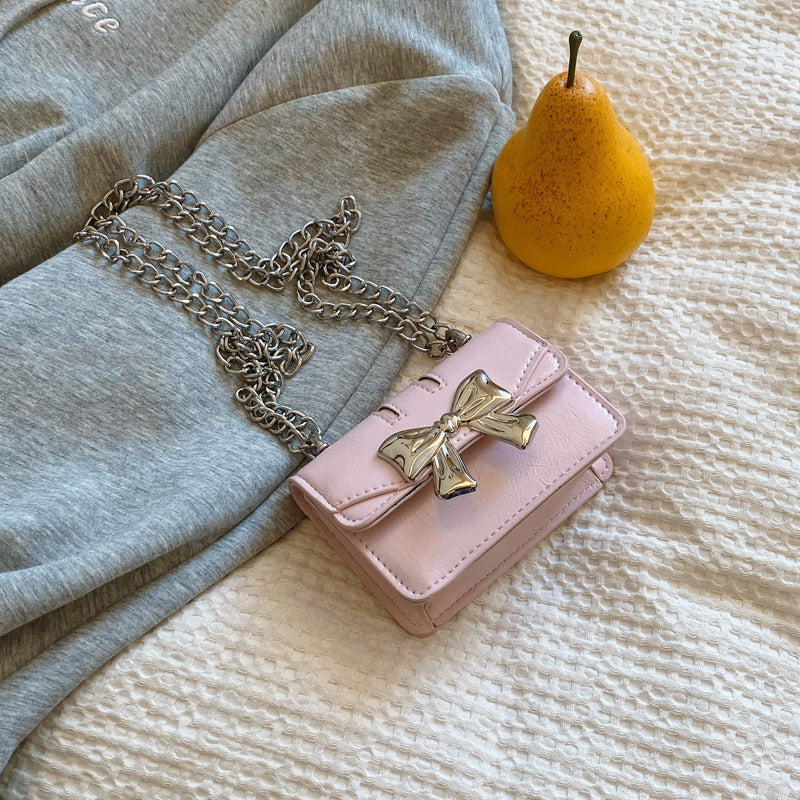 Damen Mini-Handtasche mit schimmerndem Schleifenverschluss Nord Taschen
