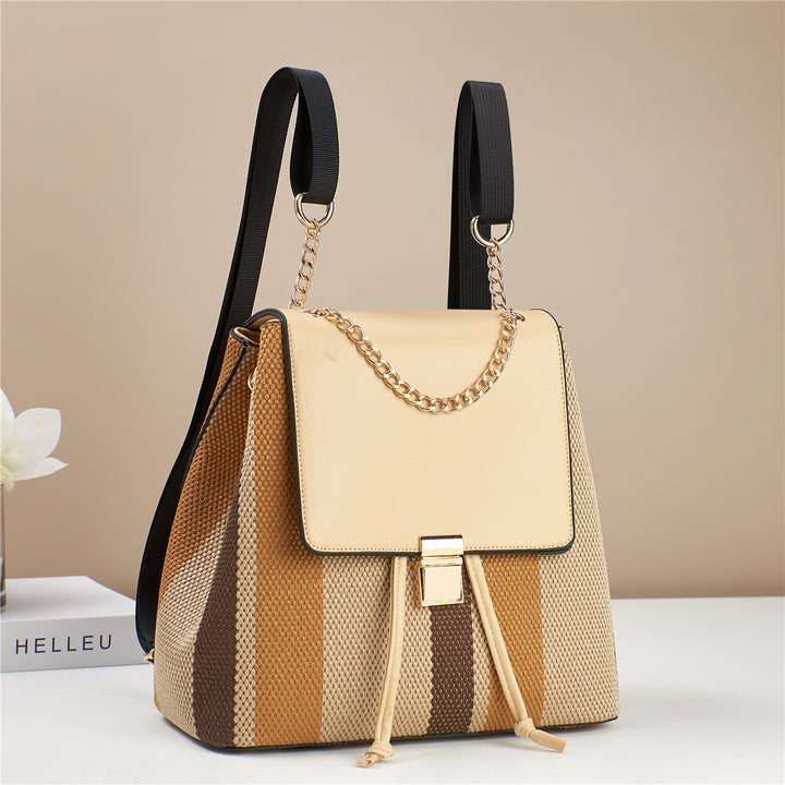 Damen Rucksackhandtasche mit strukturiertem Obermaterial und modarem Kettendetail Nord Taschen