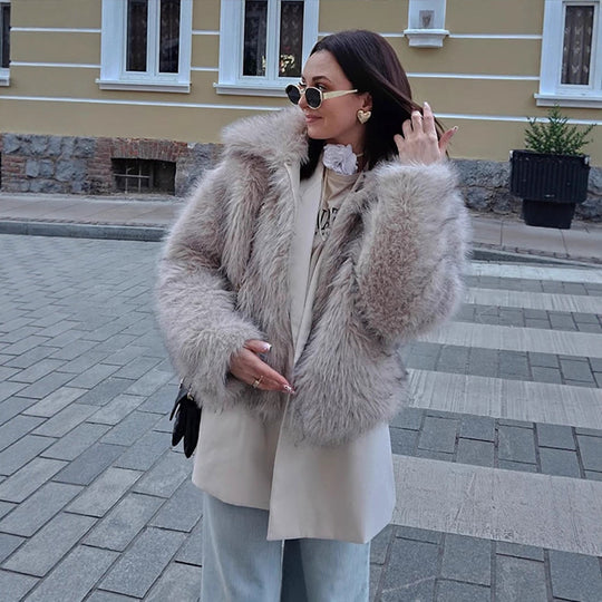 Damen Kurze Boxy‑Jacke aus hochflorigem Kunstpelz mit hohem Schalkragen Nord Taschen