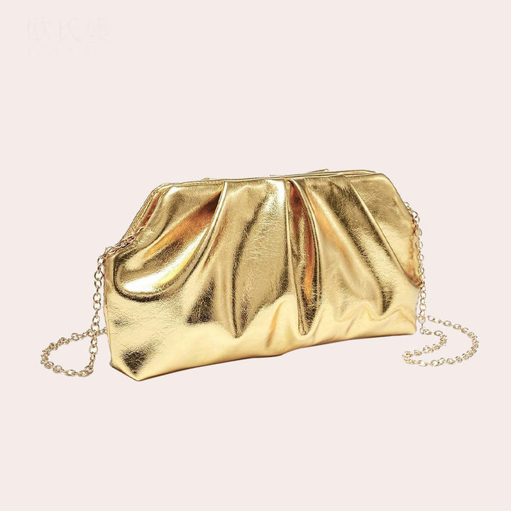 Damen Clutch mit glänzender Oberfläche und modischer Kettenapplikation Nord Taschen