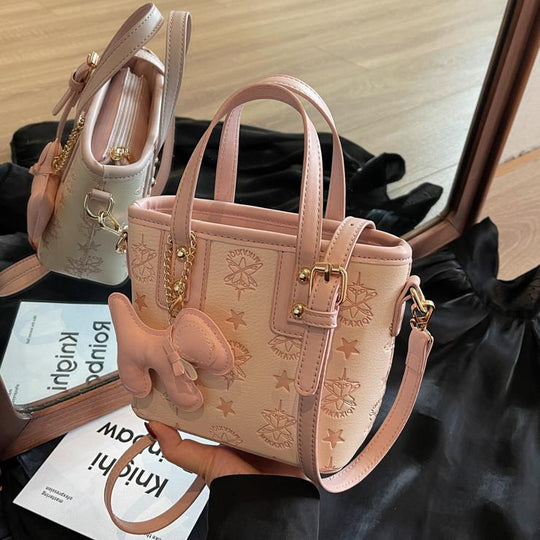 Damen Mini-Handtasche mit verspieltem Anhänger | Nord Taschen