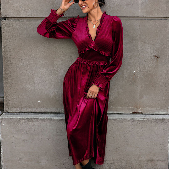 Damen Samt-Midikleid mit gerafftem Smock-Oberteil, V‑Ausschnitt und Rüschen Nord Taschen