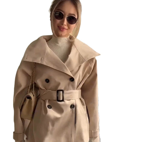 Damen Kurzer Boxy-Trenchcoat mit hohem Stehkragen, doppelreihiger Front & Taillengürtel Nord Taschen