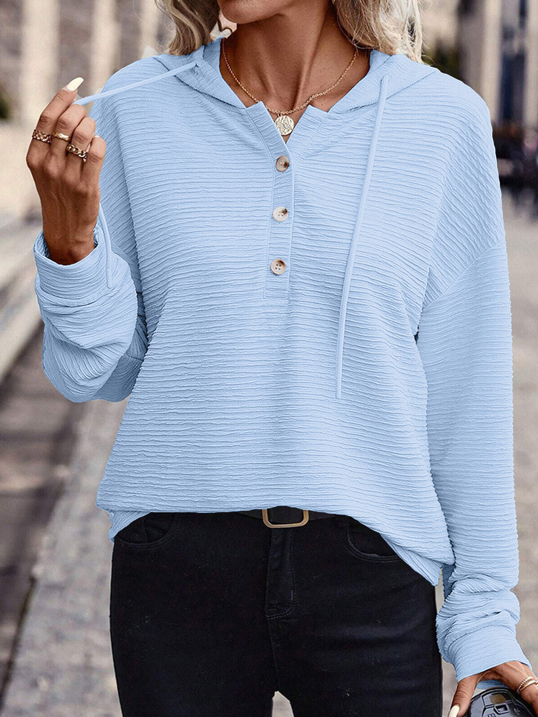 Damen Texturierter Kapuzenpullover mit Knopfleiste und Oversize-Schnitt Nord Taschen