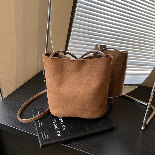 Damen Mini-Tasche aus weichem Wildleder mit verstellbarem Trageriemen Nord Taschen
