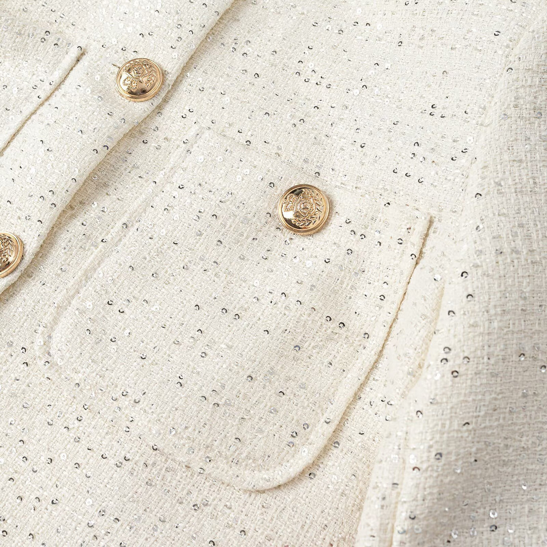 Damen Kurzgeschnittene Tweedjacke im Bouclé-Look mit Rundhalsausschnitt, Zierknöpfen und aufgesetzten Pattentaschen Nord Taschen