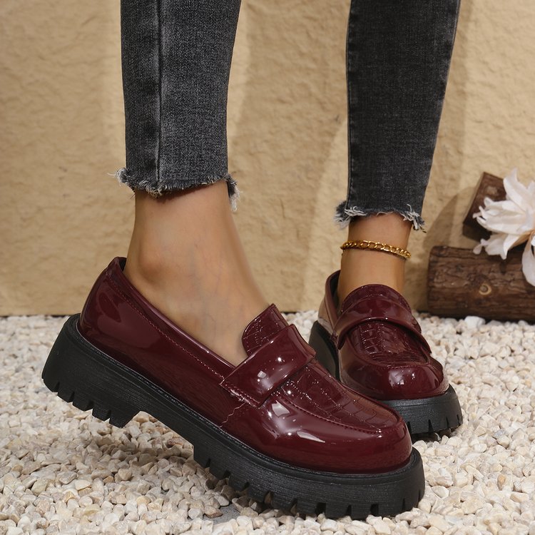 Damen  Lack-Loafer mit profilierter Traktorsohle, Krokoprägung und gepolstertem Komfortfußbett Nord Taschen