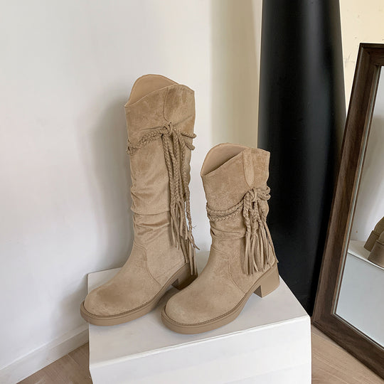 Damen Wadenhohe Veloursleder-Stiefel mit geflochtenem Quastenriemen Nord Taschen