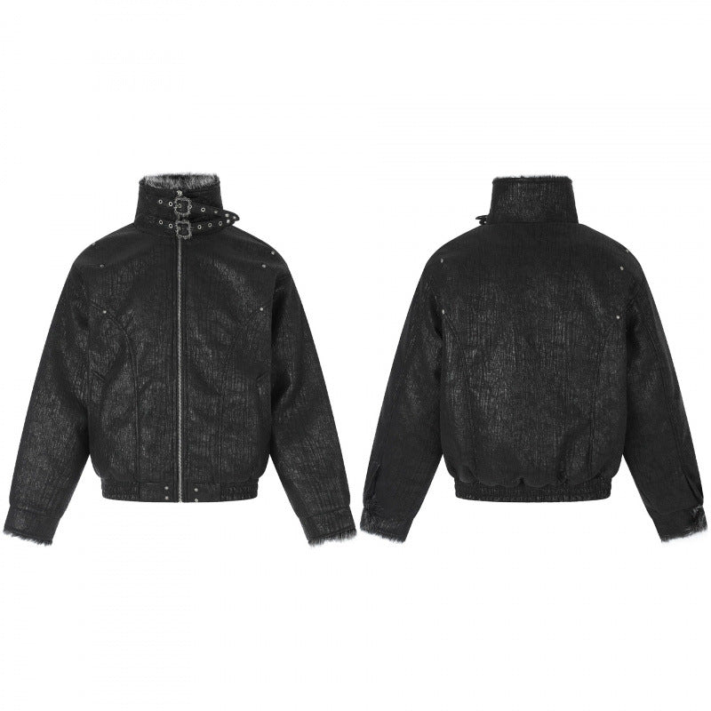 Herren Kurze Biker-inspirierte Kunstleder-Bomberjacke mit Nieten, doppeltem Schnallenkragen und Teddyfutter Nord Taschen