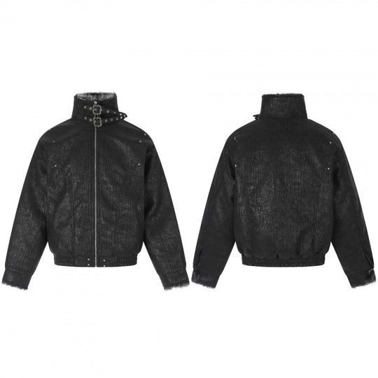 Herren Kurze Biker-inspirierte Kunstleder-Bomberjacke mit Nieten, doppeltem Schnallenkragen und Teddyfutter Nord Taschen