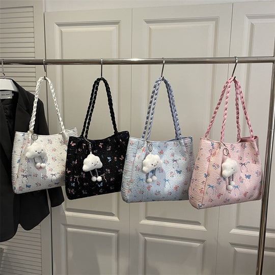 Damen modische Handtasche mit blumigem Design und verspieltem Anhänger Nord Taschen