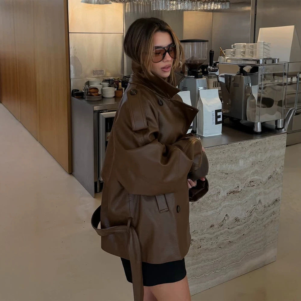 Damen Kurz geschnittener Oversize Lederimitat-Trench mit Taillengürtel und Epauletten Nord Taschen
