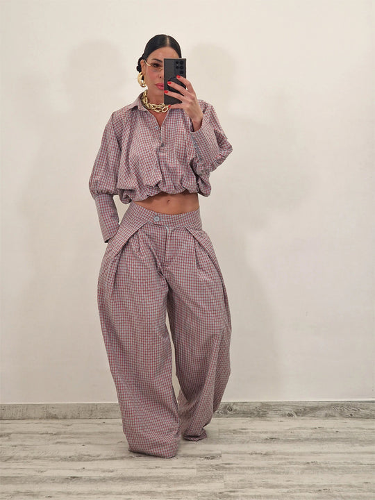 Damen Zweiteiliges kariertes Set mit Cropped Oversize-Hemd und weiter Bundfaltenhose Nord Taschen