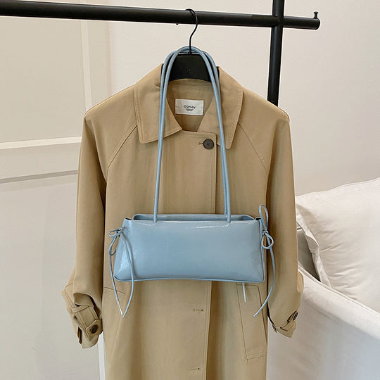 Damen modische Handtasche im eleganten Design mit seidig glänzender Oberfläche Nord Taschen