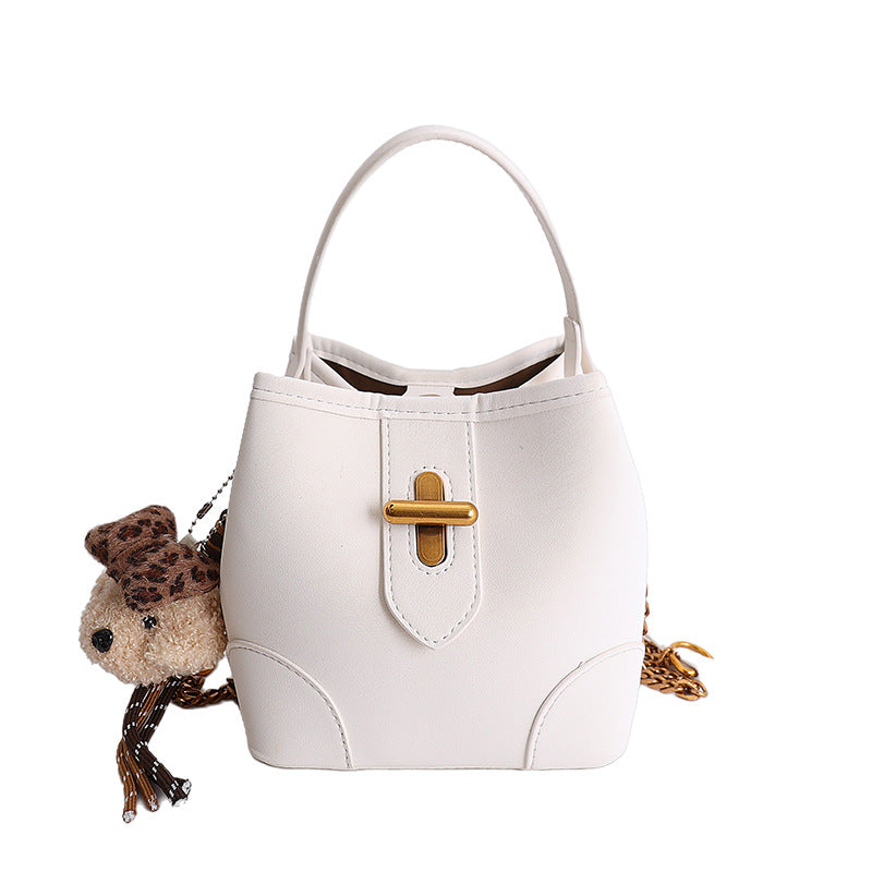 Damen Handtasche mit abnehmbarem Plüschanhänger Nord Taschen