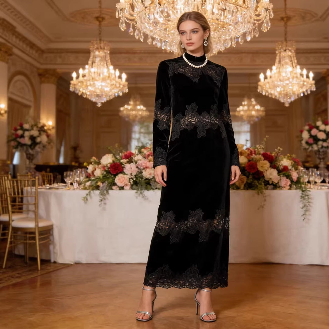Damen Samt-Maxikleid mit Spitzenbesatz, Stehkragen und langen Ärmeln Nord Taschen