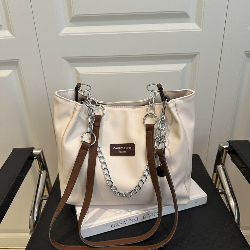 Damen modische Handtasche mit Kettenakzenten Nord Taschen