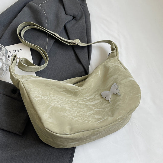 Damen Umhängetasche aus leichtem Material mit dekorativem Schmetterlingsdetail Nord Taschen