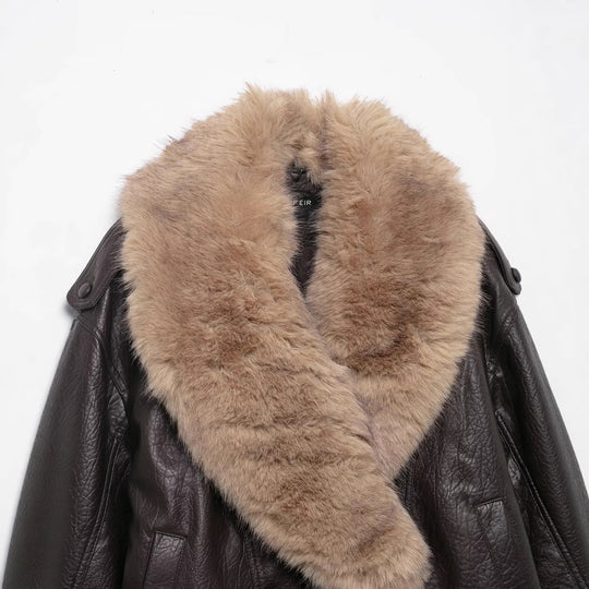 Damen Kurze Lederblousonjacke mit XXL-Fellkragen Nord Taschen